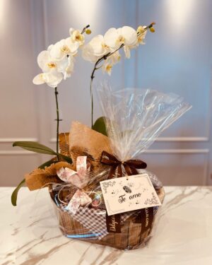 Cesta Orquídea - a beleza e delicadeza Da Orquídea combina com a beleza e delicadeza dos macarrons, combina