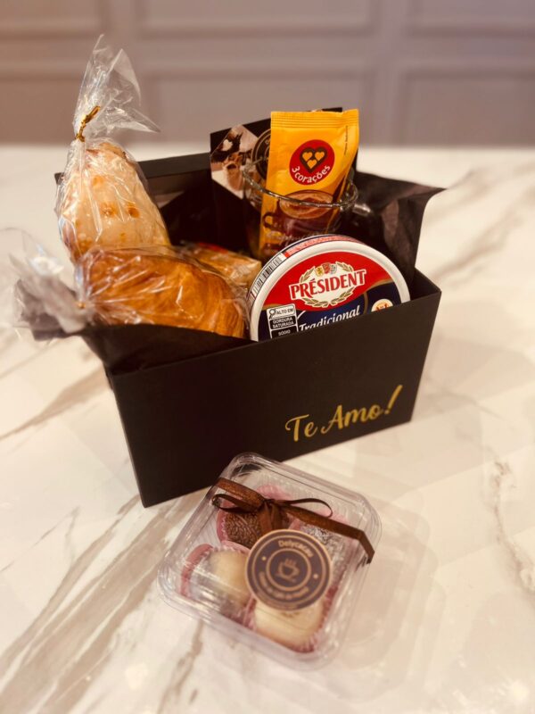 Cesta Mini Café Namorados: Presente Romântico com Doces Gourmet
